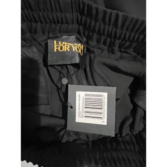 I DREAM FOR YOU Woven Crop Trouser in Black - Picture 6 of 6